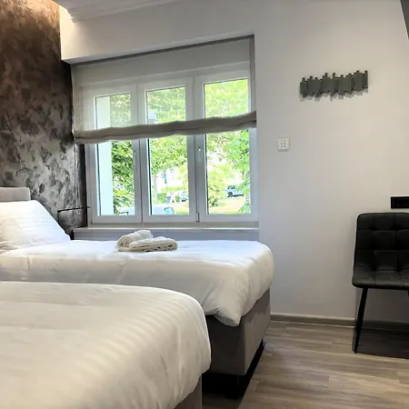 Apartment At 4 & *