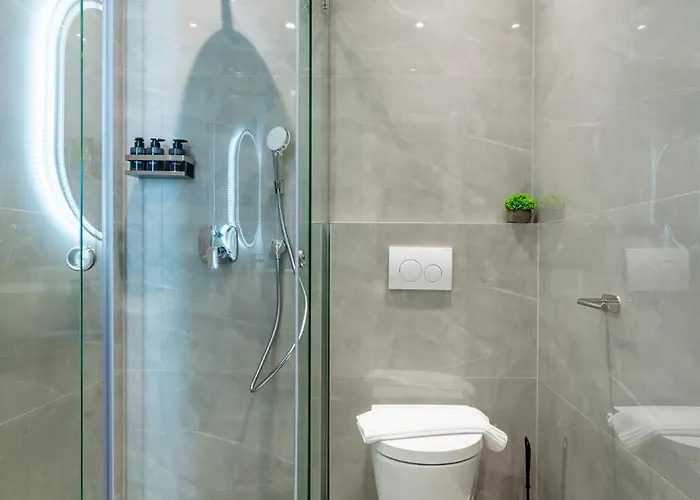 Apartament At 4 &