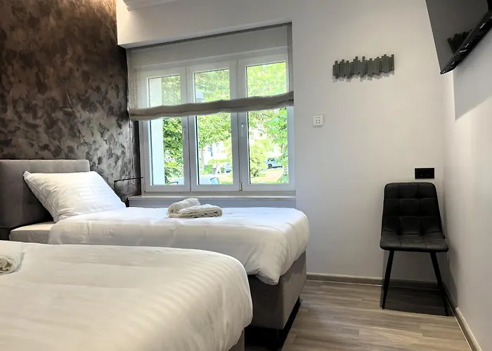 Apartament At 4 & *