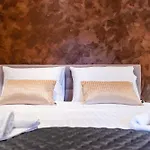 Apartment At 4 & *
