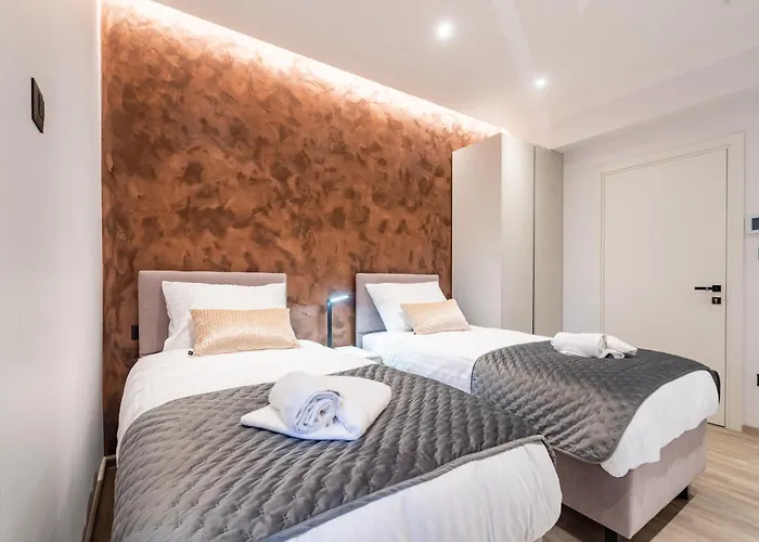 Apartamento At 4 & *